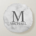 Persoonlijk gegraveerd initiaal en naam in wit mar rond kussen<br><div class="desc">Persoonlijke geschenk met initiaal en naam
met persoonlijke initiaal en naam in grijze klassieke schreeflettertype op witte marmeren achtergrond.

Perfect als kerstcadeau,  geschenken voor familiehereniging,  geschenk voor inwoning,  trouwcadeau en cadeau voor elke speciale gelegenheid.</div>