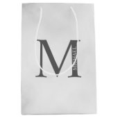 Persoonlijk gegraveerd monogram en naam in wit mar medium cadeauzakje (Voorkant)