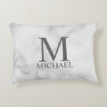 Persoonlijk gegraveerde monogram en naam in wit ma accent kussen<br><div class="desc">Persoonlijke monogram- en naamcadeau
met gepersonaliseerd monogram en naam in grijze klassieke schreeflettertype op witte marmeren achtergrond.

Perfect als kerstcadeau,  familiefeestjes,  huisgenoot cadeau,  huwelijkscadeau en cadeau voor speciale gelegenheden.</div>