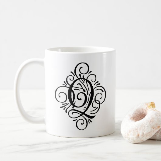 Persoonlijk gegraveerde monogram met krullen koffiemok (Met donut)