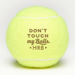 Persoonlijk grappig raak niet op Mijn Tennisballen<br><div class="desc">"Raak mijn ballen niet aan" citaat op grappige gepersonaliseerde tennisballen met je monogram. Bruto humor ...  of het serieus nemen van de regels voor sociale afstanden in tennis,  zoals aangegeven door de aankondiging van de functionaris van het district Nassau in Florida. Misschien allebei tegelijk.</div>