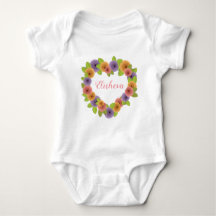 Persoonlijk hartvormig babybodysuit met bloemen