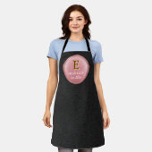 Persoonlijk Hoofd Chef Monogram Roze & Gouden Logo Schort (Gedragen)