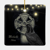 Persoonlijk Iers Keltisch Kruis en Crow Morrigan Keramisch Ornament (Achterkant)