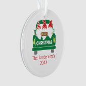 Persoonlijk kerstcadeautje met kerstcadeautjes ornament (voorkant)