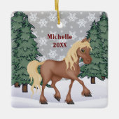 Persoonlijk kerstfeest in de winter met een bruin  keramisch ornament (Voorkant)