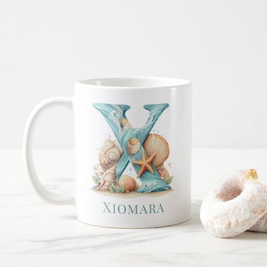 Persoonlijk kustmonogram X initiële strand Koffiemok (Met donut)