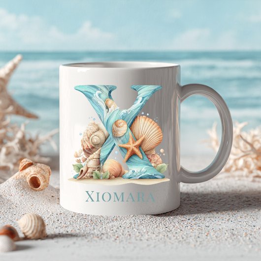 Persoonlijk kustmonogram X initiële strand Koffiemok