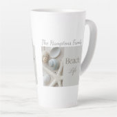 Persoonlijk kustschelpengeschenk voor het strandhu latte mok (Rechterhoek)
