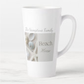 Persoonlijk kustschelpengeschenk voor strandhuis latte mok (Rechts)