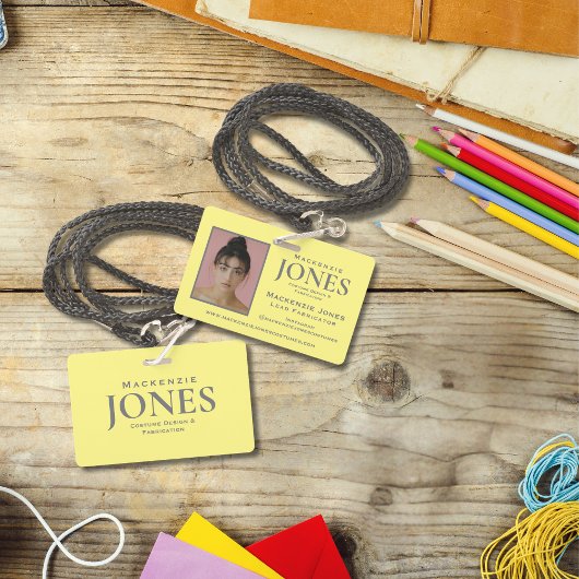 Persoonlijk merk Logo Modern Yellow Grey Employee Badge