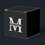 Persoonlijk Monogram en Naam Bedankdoosjes<br><div class="desc">Persoonlijke geschenken met monogram en naam met klassieke schreeflettertype.

Perfect als vaderdagcadeaus voor vader,  cadeaus voor grootvader,  echtgenoot,  bruidegom,  getuige en bruidsjonkers en meer.</div>