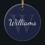 Persoonlijk monogram en naam Navyblauw Keramisch Ornament<br><div class="desc">Persoonlijk monogram en naam cadeau
gekenmerkt door een persoonlijke naam in witte script lettertype en monogram in licht navyblauw serif lettertype als achtergrond,  op een navyblauwe achtergrond.

Perfect voor vakantie,  familiereünie en elke speciale gelegenheid.</div>