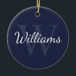 Persoonlijk monogram en naam Navyblauw Keramisch Ornament<br><div class="desc">Persoonlijk monogram en naam cadeau
gekenmerkt door een persoonlijke naam in witte script lettertype en monogram in licht navyblauw serif lettertype als achtergrond,  op een navyblauwe achtergrond.

Perfect voor vakantie,  familiereünie en elke speciale gelegenheid.</div>
