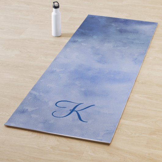 Persoonlijk monogram in blauwe en witte waterverf yogamat (In situ)