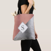 Persoonlijk monogram Metallic Roze Goud Zilver Tote Bag (Dichtbij)