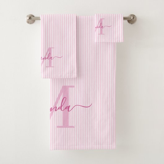 Persoonlijk Monogram Roze & Witte Strepen Bad Handdoek (Insitu)