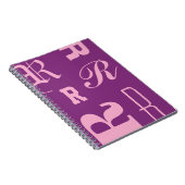 Persoonlijk monogram, typografie initialen, paars notitieboek (Rechterzijde)
