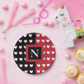 Persoonlijk Monogram Zwart Rood Wit Harten Papieren Bordje (Feest)