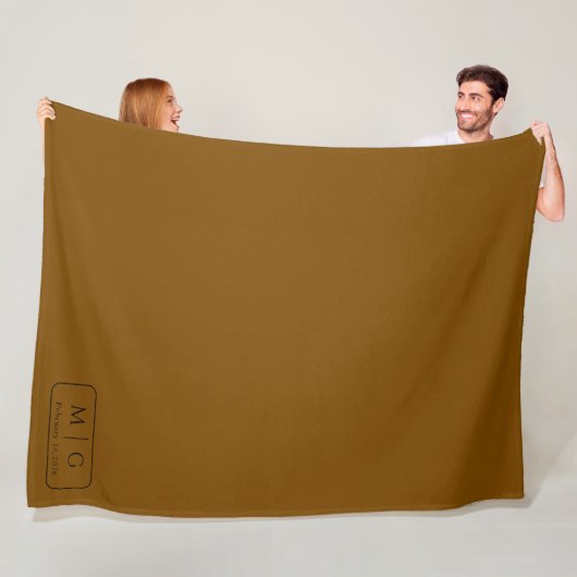 Persoonlijk monogramdatum effen bruin fleece deken (In situ)