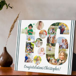 Persoonlijk nummer 16 Foto Collage 16th Birthday Fotoplaat<br><div class="desc">16e verjaardag van de Verjaardag - gepersonaliseerd met een fotocollage van uw favoriete foto's en douanetekst. Het fotomalplaatje is opstelling klaar voor u om uw foto's toe te voegen, die in de vorm van aantal 16 samen met 5 extra vlekken zullen worden getoond, zodat kunt u een totaal van 16...</div>
