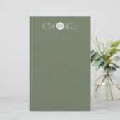 Persoonlijk olijfgroen leger naam monogram briefpapier (Staand voorkant)