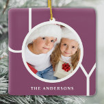 Persoonlijk Paars voor kerstfeestdag met foto's Keramisch Ornament<br><div class="desc">Deze moderne kerstfotoversiering is versierd met het woord JOY op een paarse achtergrond. Gemakkelijk aanpasbaar met uw foto en naam.</div>