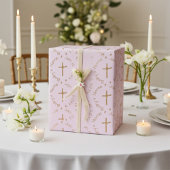 Persoonlijk religieus gouden kruis op Misty Rose Cadeaupapier