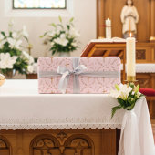 Persoonlijk religieus gouden kruis op Misty Rose Cadeaupapier