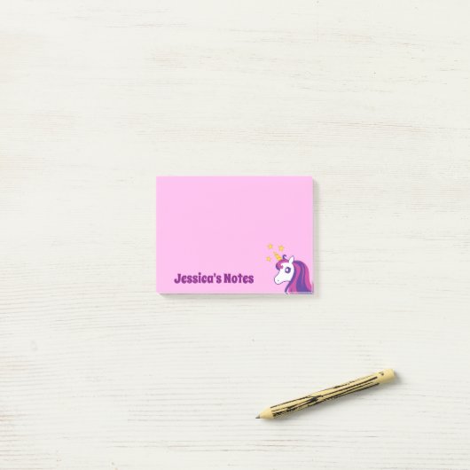 Persoonlijk schattig eenhoornroze Post-it® notes (Op bureau)