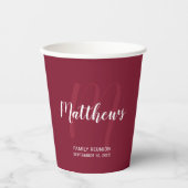 Persoonlijk Script Monogram en Naam Burgundy Red Papieren Bekers (Voorkant)