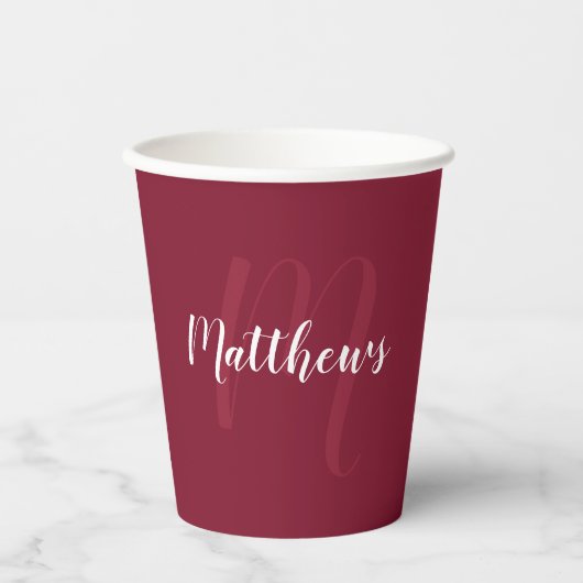 Persoonlijk Script Monogram en Naam Burgundy Red Papieren Bekers (Voorkant)