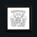 Persoonlijk tractorland bruiloft cadeaudoosje<br><div class="desc">Een tractor land boerderij bruiloft cadeau dat kan worden gepersonaliseerd. Als u de grootte of het lettertype wilt wijzigen,  klikt u op de knop Bewerken om verder aan te passen. De bunting in de tractor zit in een subtiele crème en wit.</div>