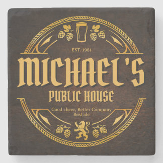 Persoonlijk vintage pubbord op rustic houten bierv stenen onderzetter