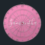 Persoonlijk Wit Manuscript van de Naam op Roze Dartbord<br><div class="desc">Persoonlijke naam wit script op roze dart board</div>