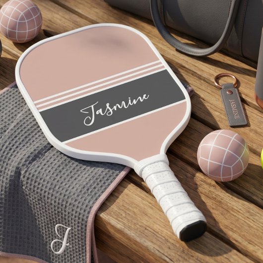 Persoonlijke aangepaste naam zachte koraalgrijs pickleball paddle