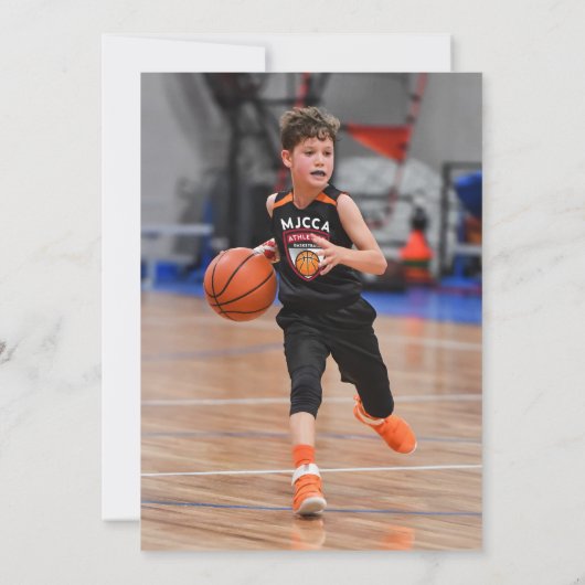 Persoonlijke basketbal verjaardagsuitnodiging met kaart (Achterkant)