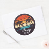 Persoonlijke Beach Camp vrijgezellenfeest aangepas Ronde Sticker (Envelop)
