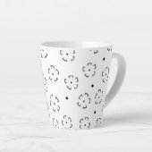 Persoonlijke bloemengeboortegdagcadeaumap latte mok (Rechterhoek)