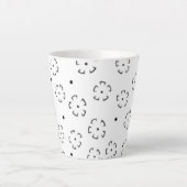 Persoonlijke bloemengeboortegdagcadeaumap latte mok (Voorkant)