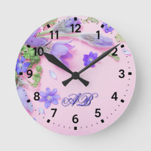 Persoonlijke bloemenslingerklok met monogram – op ronde klok
