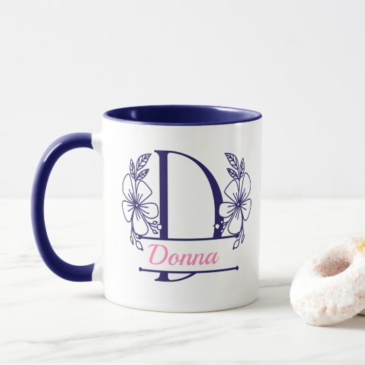 Persoonlijke bloemige monogram letter D mok - Op m (Met donut)