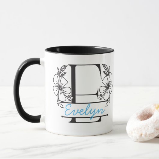 Persoonlijke bloemrijke monogram letter E mok - Op (Met donut)