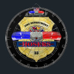 Persoonlijke brandweer Badge Dart Board Dartbord<br><div class="desc">De perfecte brandweerman inspireerde dartboard voor de brandweerman of brandweerventilator van de familie. Biedt een aangepaste brandweerbadge met volledig aanpasbare tekst. Verander eenvoudig de tekst van HOSERS in uw stad, zaken, of familienaam. U kunt de tekst van de Afdeling van het Vuur bij bovenkant aan om het even welke gewenste...</div>