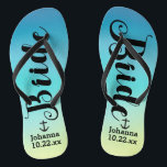 Persoonlijke bride Nautical Anchor Beach bruiloft Teenslippers<br><div class="desc">Ga op je huwelijksdag met deze gepersonaliseerde teenslippers mee. Deze kunnen worden aangepast met de naam van de bruid en de trouwdatum. De achtergrond van de waterverf heeft tinten blauw en een teken van groen. U kunt de achtergrond verwijderen en een andere kleur kiezen door op Aanpassen te klikken. Als...</div>