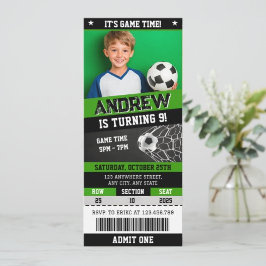 Persoonlijke digitale voetbalticket verjaardagsuit kaart (Staand voorkant)