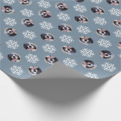 Persoonlijke Dog Pet Foto Snowflake Holiday Cadeaupapier (Hoek)