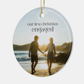 Persoonlijke Eerste Kerst Verloofde Koppel Foto Keramisch Ornament (Links)