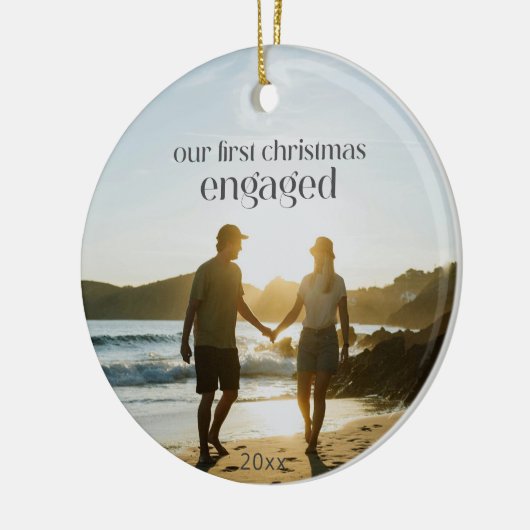 Persoonlijke Eerste Kerst Verloofde Koppel Foto Keramisch Ornament (Links)