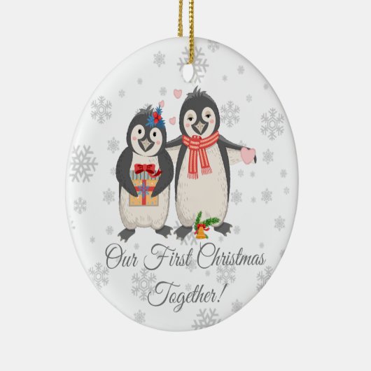 Persoonlijke eerste Kerstmis met andere pinguïns Keramisch Ornament (Rechts)